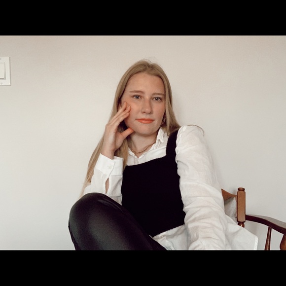 Meet your Posher, Olivia - Picture 1 of 1